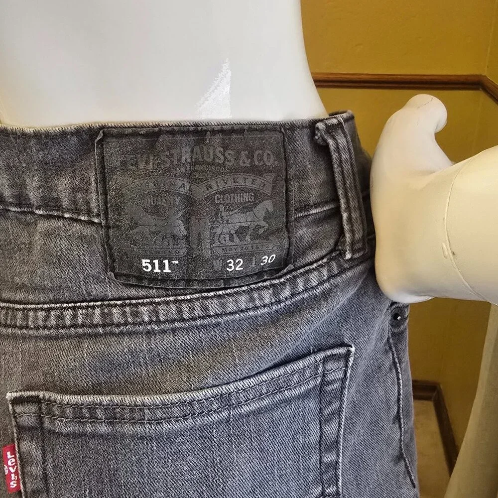 LEVI Distressed Black Denim 511 Men's size 32-30 Slim Fit